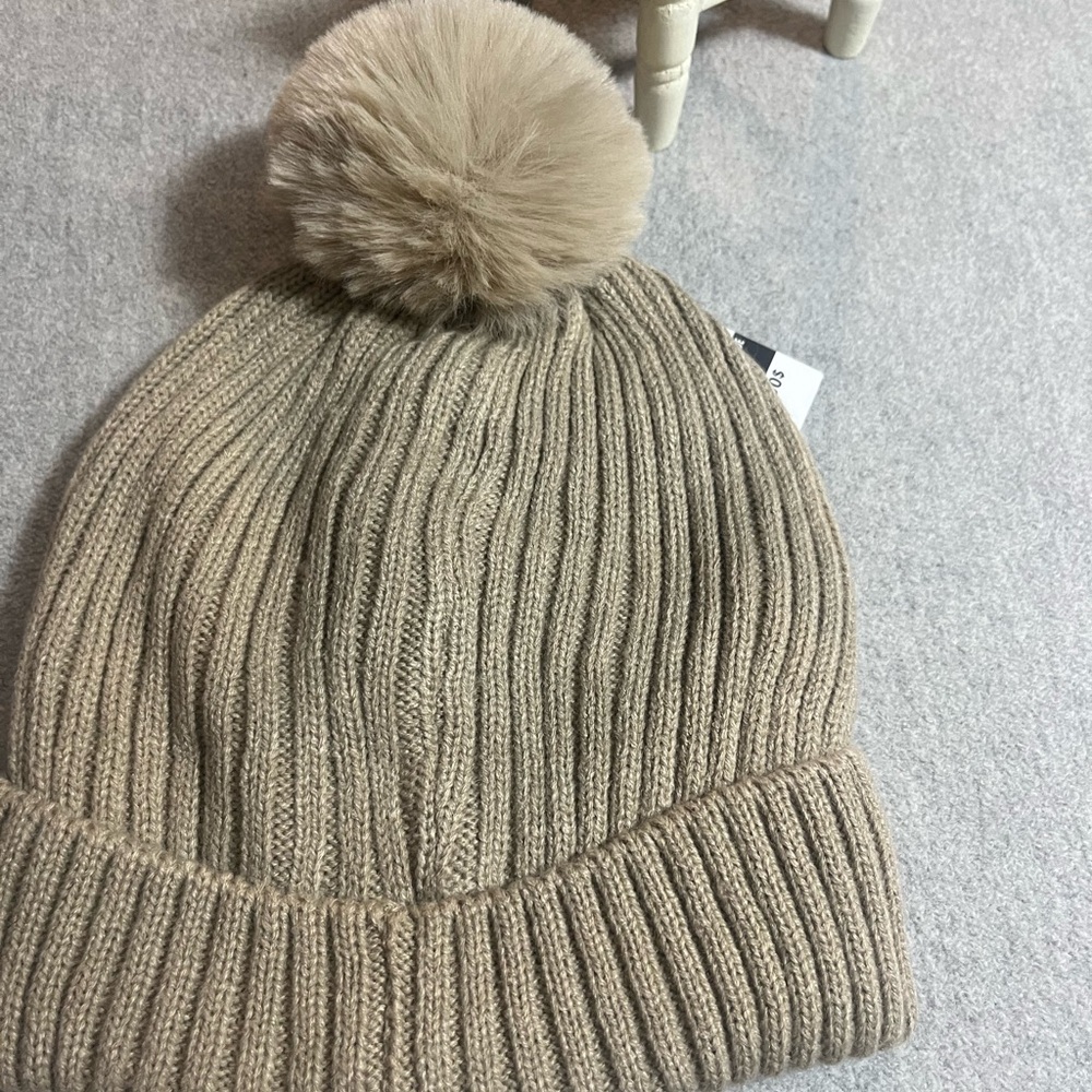 Canada Weather Gear Beige Knit Beanie - Picture 4 of 4